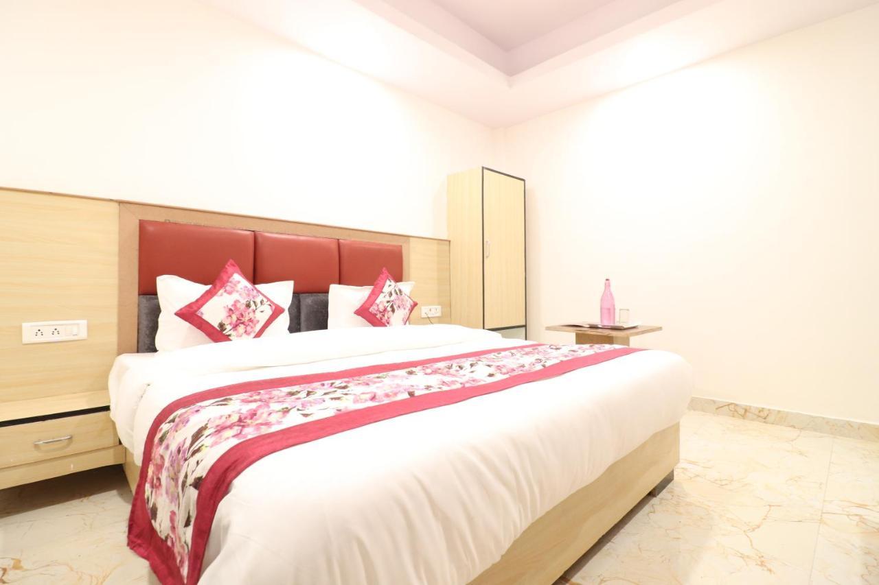 Hotel Hari International - Noida Sector 11 Exterior photo
