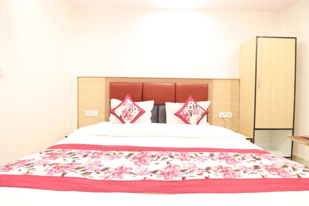 Hotel Hari International - Noida Sector 11 Exterior photo